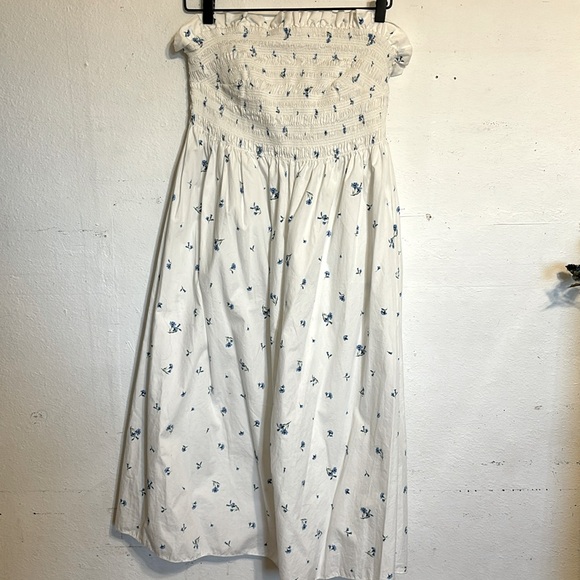 H&M Dresses & Skirts - Strapless Floral Dress